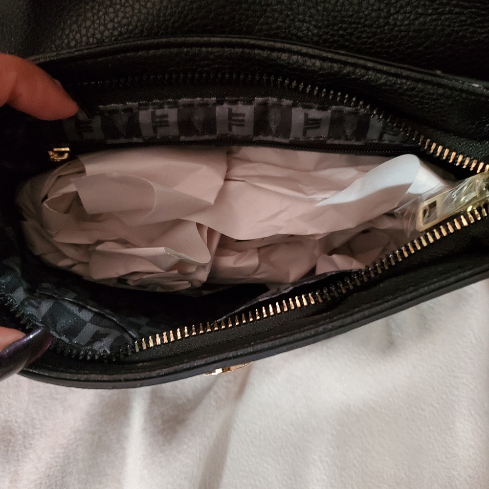 SOLD 👜 Perfect Size Crossbody Bag for Every Occasion - Picture 7 of 8